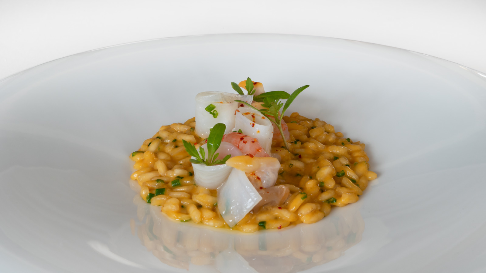 Rice with sea urchin, red shrimp and pink grapefruit